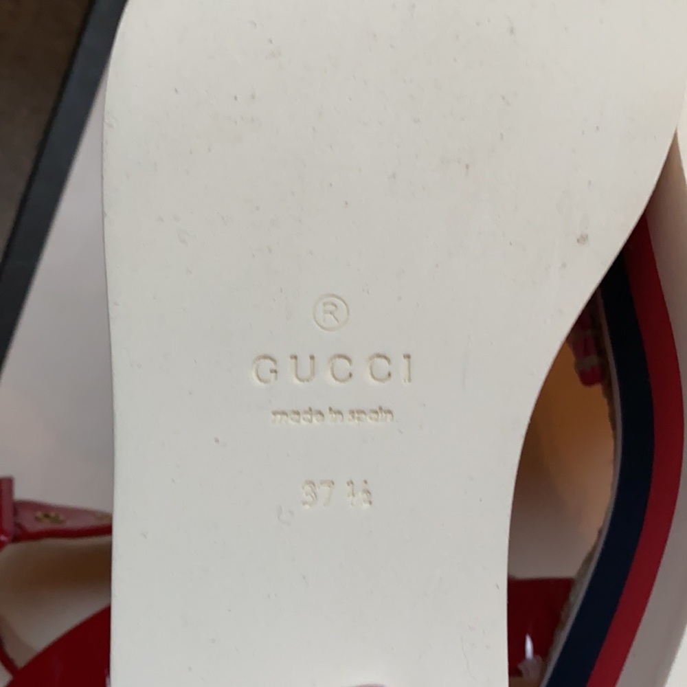 SOLD!!Gucci sandals β€οΈπ - Picture 5 of 6